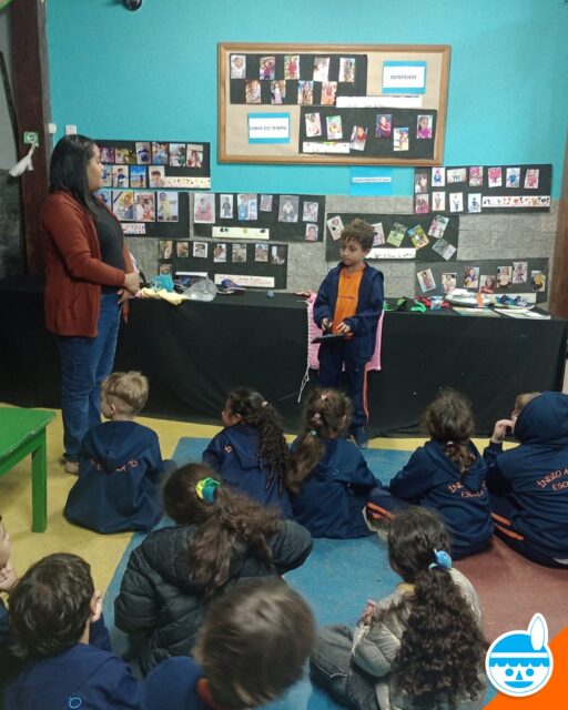 Os alunos do Grupo Iberaba/1º ano realizaram, com a professora Luana, uma atividade sobre a Linha do Tempo, representando cada etapa de suas vidas por meio de fotografias. Com muito entusiasmo, trouxeram recordações desde o nascimento até os dias atuais, compartilhando com a turma momentos especiais e um pouco de suas histórias.